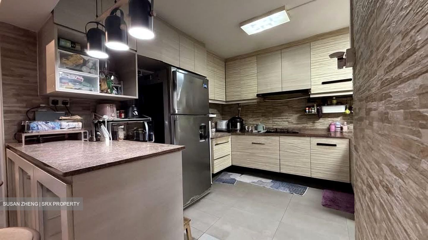Blk 327 Jurong East Street 31 (Jurong East), HDB Executive #604328861